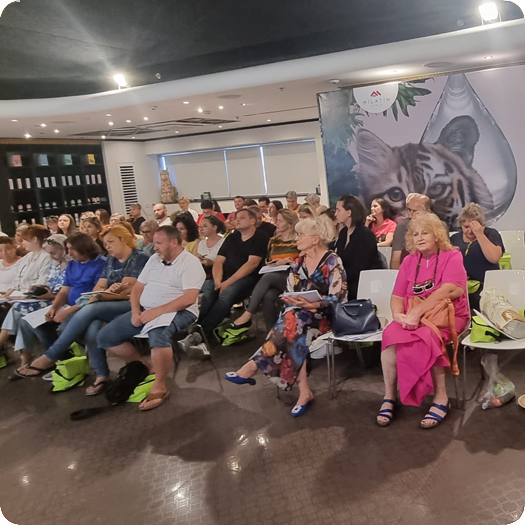 קבוצת מילטין מאחרת מפגש מגדלי/ות חתולים חגיגי